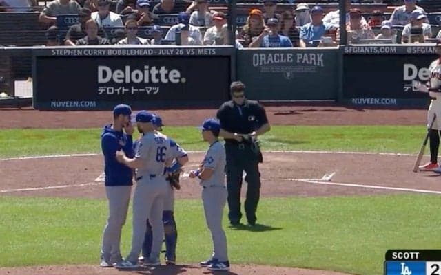 「こんな所で何の話すんの？」辛口解説者が苦言を呈した“問題シーン”　ドジャースベンチの“不可解な動き”をバッサリ「絶対いらんかった」