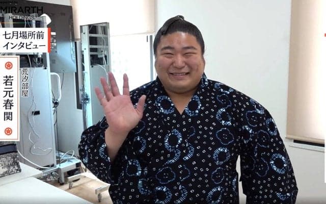 「キャラが違う」「まさかの吹き替えw」人気力士インタビュー、“予想外”の展開にファン腹筋崩壊 仲のいい二人の軽妙なやり取りにたまらず…