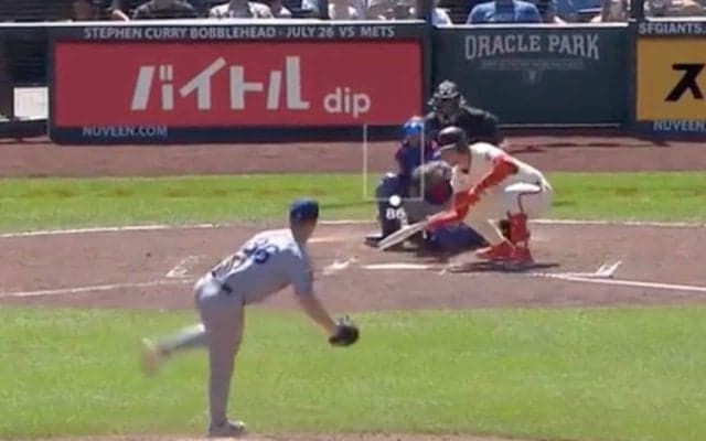 絶対無理だろ！ 解説者が容赦ない“ダメだし”… ありえない“バント失敗シーン”「なんで最初から構えてないんだ？」「練習やってない」