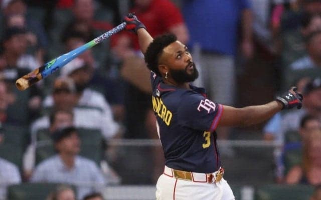 本塁打競争でまさかのHRキャッチ　“禁断の好守”に球場騒然…NHK実況「責めないで」