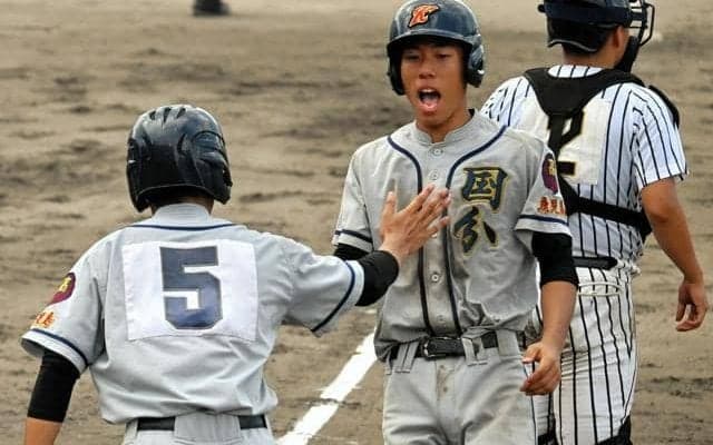 全打席で出塁して本塁も踏む　好調の国分・富田太陽捕手