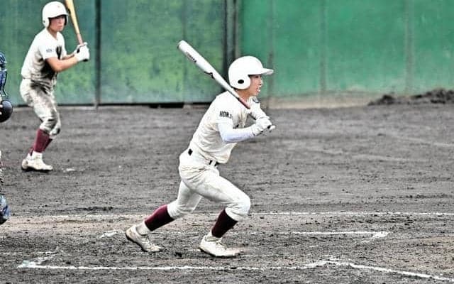 「落ち着いて甘い球を」相手を突き放す一打　早大本庄・佐藤選手