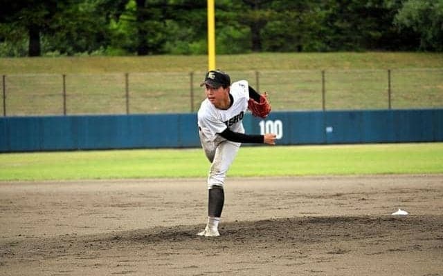 背番号2の主将がマウンドへ　「奇策」はまった郡山商の序盤の攻撃