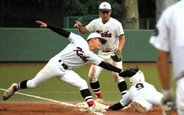 受け継いだエースナンバー、京華商の双子の投手　高校野球東東京大会