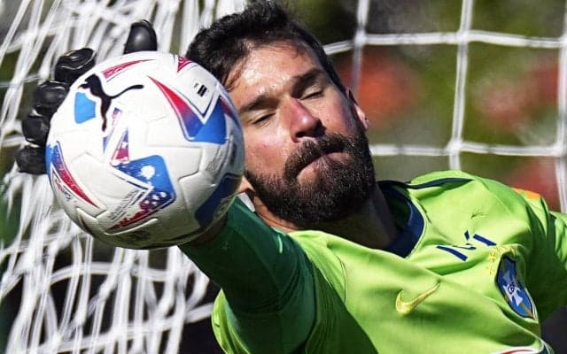 ブラジル代表GKアリソンはコンマ何秒の隙を見逃さない　元日本代表GK南雄太も現役時代に取り入れた高等テクニック