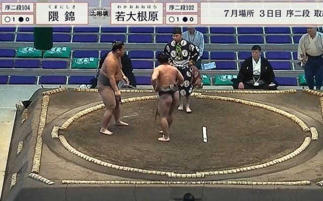 力士困惑…行司が唐突に「勝負あり」 何が起きた？ 急展開に力士が“キョトン” 顔を見合わせる珍事
