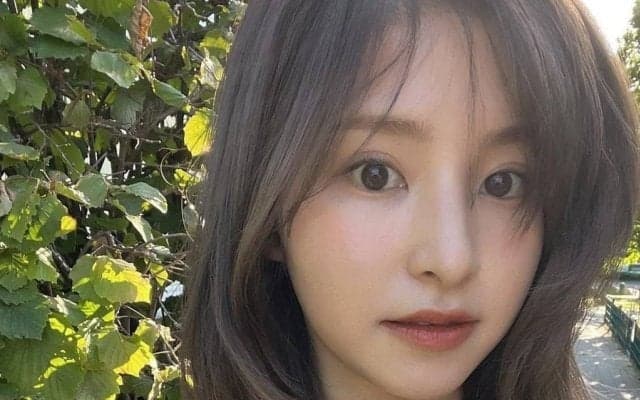 日本代表MF・堂安律、美人妻のお腹に当てた視線と意味深ジェスチャーに騒然！　花嫁姿に｢りかちゃん人形出して欲しいくらい国宝級｣の声