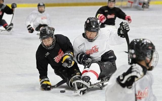 氷上の夢つなぎたい　パラ目指すアイスホッケー日本代表がクラファン
