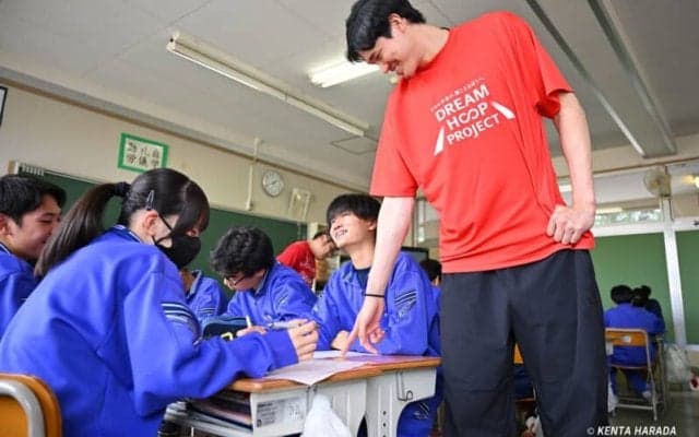 渡邊雄太が未来を考える中学生にエール「成長したからこそ壁にぶつかる」…千葉市で『DREAM HOOP PROJECT』開催