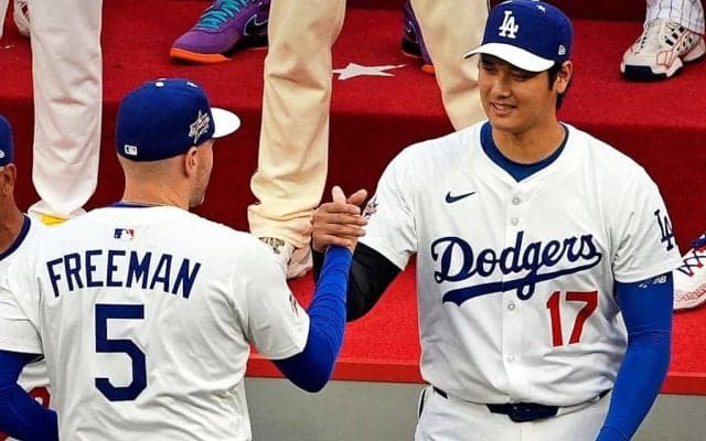 隣の大谷翔平が好きすぎるフリーマン「史上最高ねえ…」　“チラチラ”止まらず「フフフ」