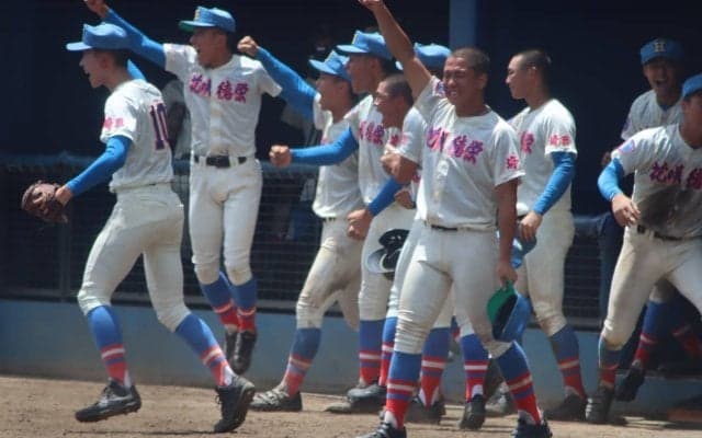 花咲徳栄が9回二死に土壇場で追いつき、延長タイブレークへ！