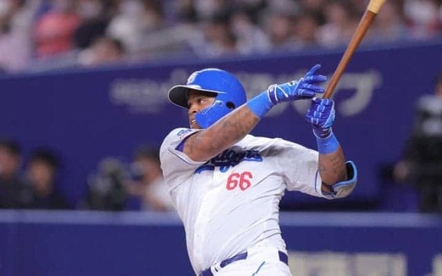 「帰ってきた、俺たちのビシエド!!」元首位打者、右の大砲のDeNA合流にX興奮　「優勝への最後のピース」「背番号が泣ける」