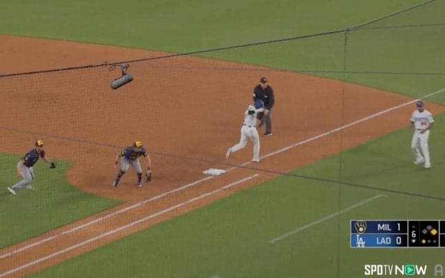 「大谷だから焦った？」大谷翔平、平凡ゴロもまさかの“珍出塁”　相手の悪送球にビックリの表情