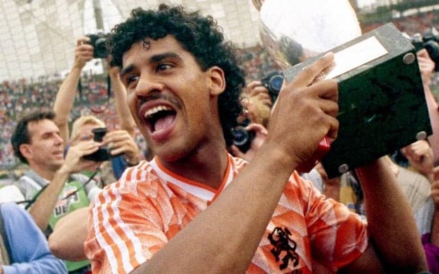 フランク・ライカールトを「世界最高のMF」と言わしめた知的センス　サッキもファン・ハールも賛辞を惜しまなかった