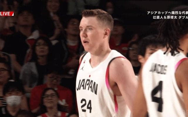 NBA級！？ 日本代表主将の“鬼のブロックショット”が話題沸騰「ホーキンソン神！」「かっこよすぎる」「いつもありがとう」