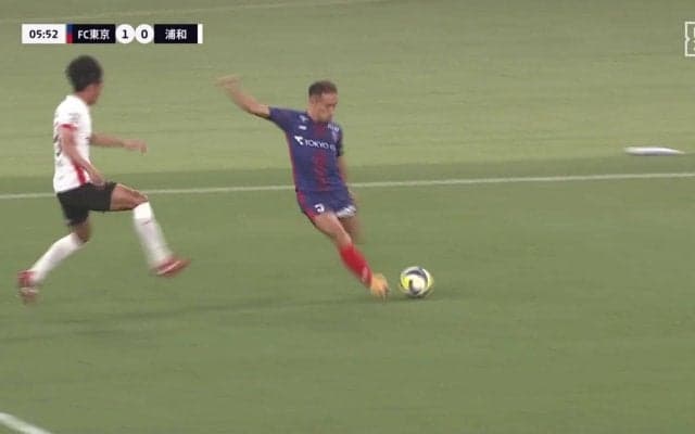 一体何した? 38歳 長友佑都のピンポイントクロスにSNS騒然「地球人の限界超えてます」「全盛期のクロス」“格の違い”をみせつける超絶アシストの瞬間