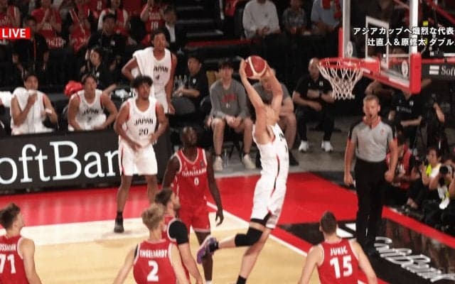 嘘だろ…？ 日本代表208cmセンターがまさかの“ダンク失敗”→解説＆ファン大絶叫！「両手か片手か迷ったか」「積極性は良い」狩野富成が“リアル桜木花道”に？