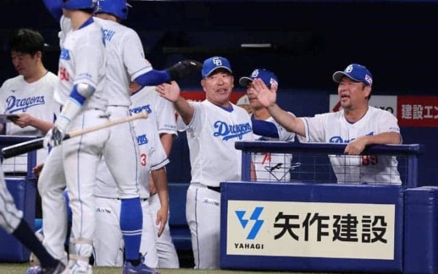「井上監督救われたね」中日5年ぶり7連勝の裏で…繰り返された手堅すぎる采配に疑問視　レジェンドOBは「芸がない」