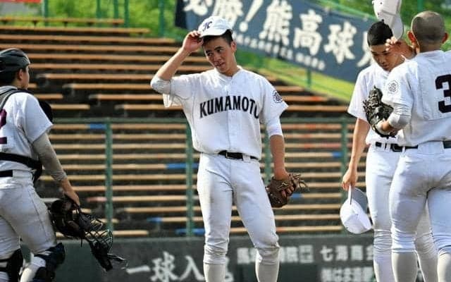 22年ぶり8強進出の熊本　堤熙之介投手、仲間の激励を受けて好投