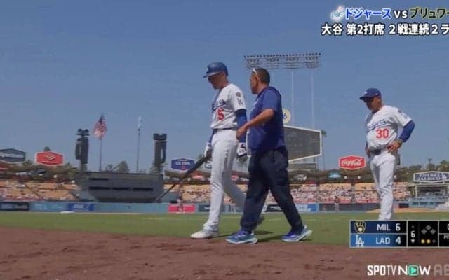 大丈夫か…ドジャースのフリーマンが死球受け負傷退場 交代直前の「あまり見たことない」消沈リアクションに心配の声