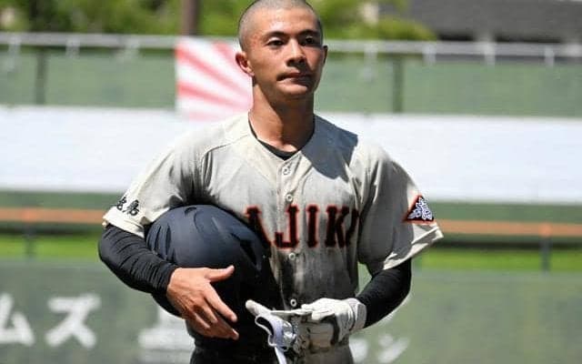 全校応援のスタンドからも力、2安打の活躍　加治木・前和真選手