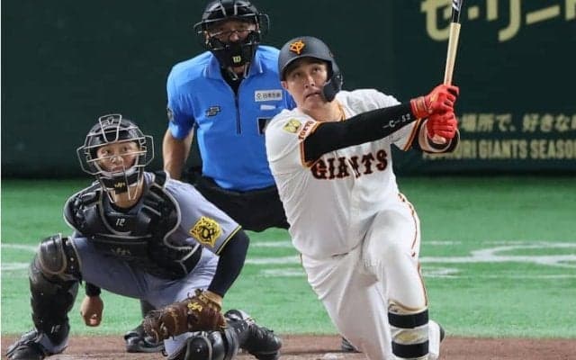 「なぜ、あんな崩されてスタンド入るんだ！」巨人加入の26歳ロマン砲の豪快アーチにXざわつく　「やっぱり夢あるな」