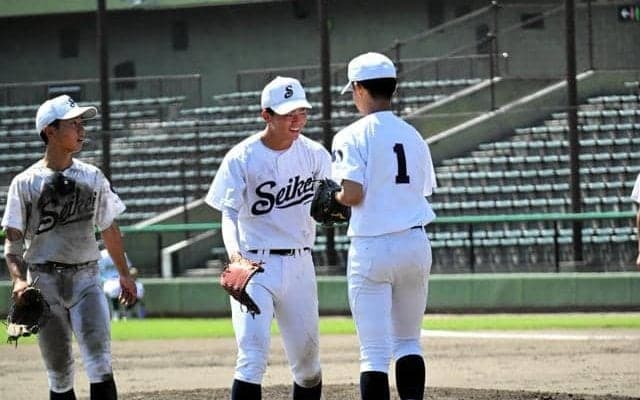 突然乱れた福島成蹊の遠藤悠投手　中盤まで低めを打たせて取る
