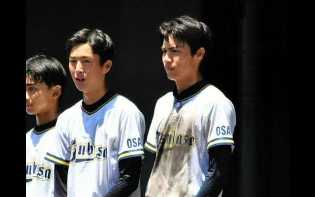 大阪で夏2勝を挙げた連合チームのバッテリー　岩崎主将と水口投手