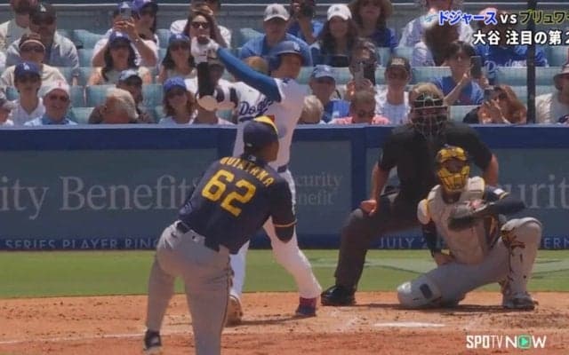 大谷翔平の圧巻34号アーチを“ランナー”ベッツが迎え入れる今季初の瞬間…大不振の相棒に大谷が見せた“表情”がアツい