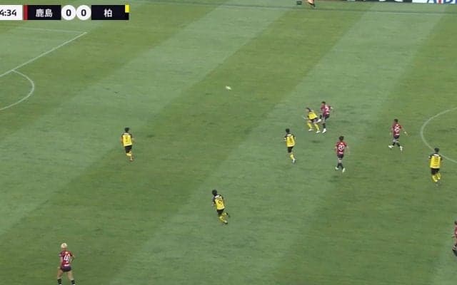 「数年に一度レベルのスーパーゴール！」豪快過ぎる40m級ミドルシュート炸裂でスタジアム騒然「理不尽」「これはエグ過ぎる」