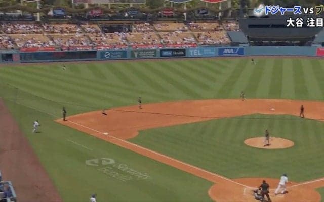 あれで入るの…？ 大谷翔平、軽打なのに“まさかの光景”「エグすぎる」逆方向弾丸ライナー→“爆速スタンドイン”「ファウルかと思った」