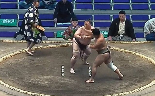 大相撲で戦慄の“倍返し”ビンタが炸裂！ 「熱くなっちゃった」「フラフラ」