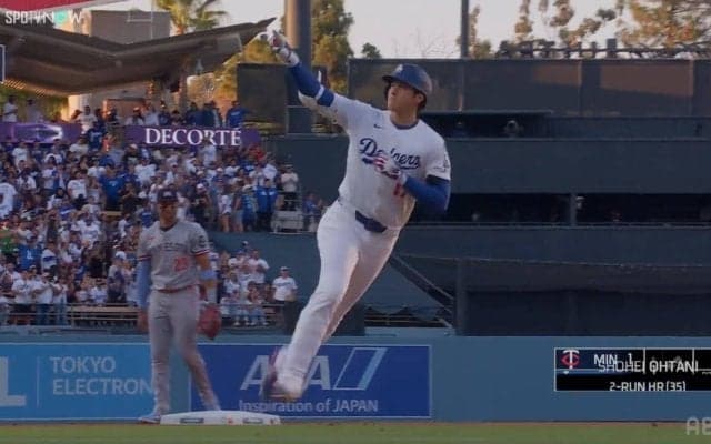 芸術点も満点！？大谷翔平が見せたバットフリップが美しい…逆転弾からの確信歩きからの様式美でも魅了「カッコよすぎ」