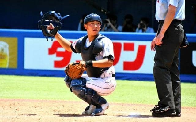 帝京から2本塁打、これが公式戦初　岩倉の原動力は2年生の9番打者