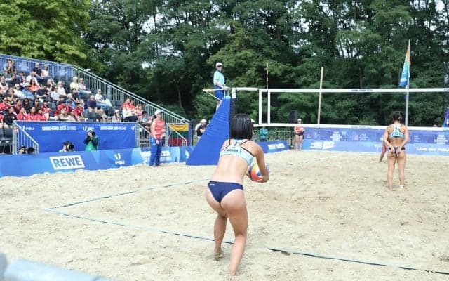 ドイツで響いた「ニッポン!! チャ、チャ、チャ」。ビーチバレーの会場でユニバ日本代表を後押しした応援団に「みんなで戦っているんだ」と選手たちも感謝