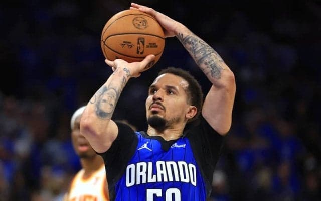 バックスに移籍したコール・アンソニー…親子2代で背番号50を背負うことが決定