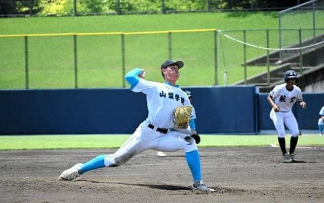 最速152キロ右腕、先輩に支えられた　山梨学院3年ぶり夏の甲子園