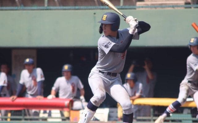 この夏、多くの球団が複数スカウトで徹底マーク！八王子の大型遊撃手・新井唯斗はヤクルトの正遊撃手を彷彿とさせる逸材だ！＜高校野球ドットコム注目選手ファイル・コム注＞