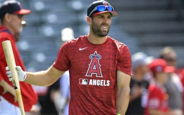 元ド軍野手への“悲劇”に騒然「おいおい大丈夫か」　155キロが頭部直撃の恐怖「マジか」