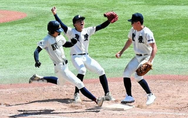 九回逆転の直後に大ピンチ　弘前学院聖愛・前田投手は深呼吸して…
