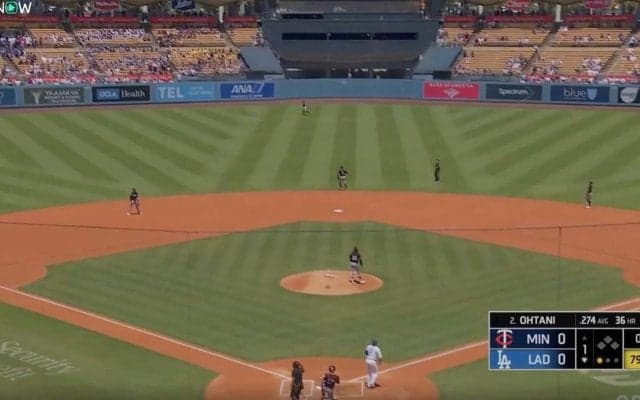 手がつけられん… 大谷翔平、爆速特大弾で“まさかの光景”「あきらめたw」 頭上を“弾丸通過”→相手野手が動かない「追う気なし」