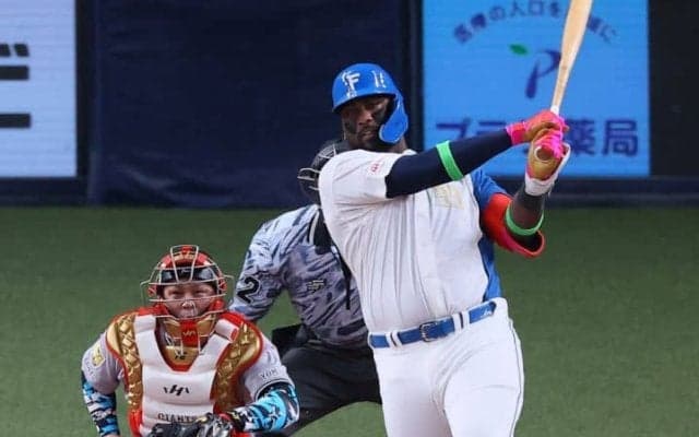 日本ハムの「リーグ最強打者」がこのまま突っ走るか　外国人選手の前半戦を総チェック【パ・リーグ 編】