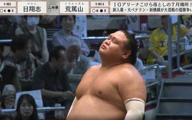 「めっちゃキレてる」力士が立ち合い不成立で“不穏” 「ビンタ合戦」「こわいよお」ド迫力の真剣勝負にファン恐々