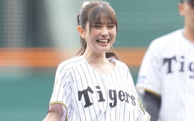 球宴を訪れた美女「見に行ってたんだ」　フォロワー43万のモデル…虎愛に驚き「気合いすご」
