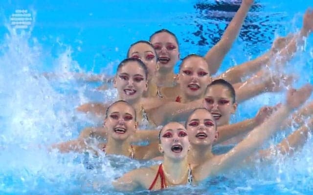 この高さは驚異的！世界水泳AS、NABのアクロが圧巻 超ハイテンポ曲に合わせた演技に解説者「精密機器のよう」