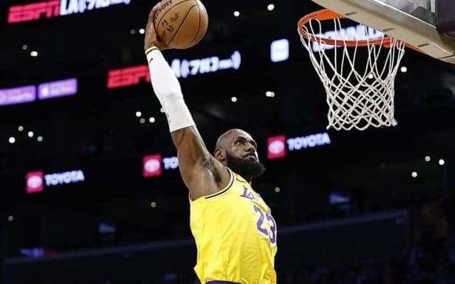 リーグ最年長のレブロン・ジェームズが昨季ノーミスで71本のダンクを炸裂