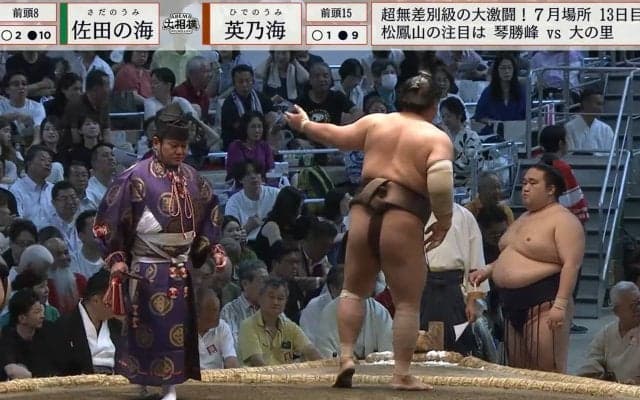 「めっちゃ爽やか」「イケメンやん」大相撲中継に有名陸上選手の姿 「おばあちゃんと一緒？」「やさしい」感嘆の声も