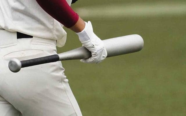 バットフリップで12歳が退場処分　ルールブックには記載ナシも…“裁判沙汰”で議論呼ぶ