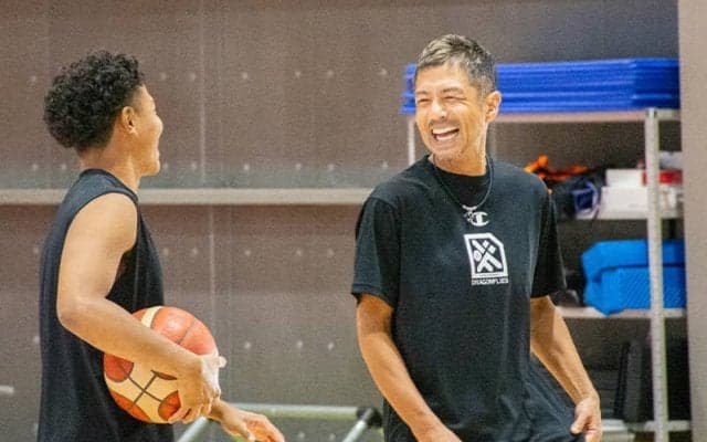 B1広島が始動「何度でも立ち上がって戦っていくチーム」“主力退団＆帰化申請”も朝山HCは泰然自若