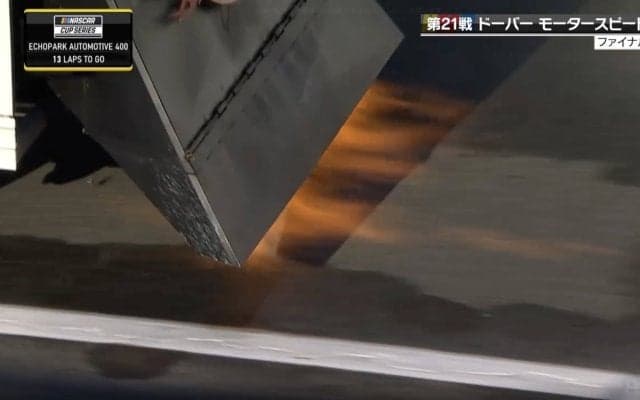 「初めて見た」異例の56分赤旗中断で「あぶってます」 米人気レースで信じられない光景「流石に日本じゃ認められない」解説者も驚き